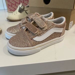 7 pairs of toddler shoes